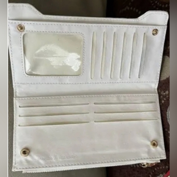 Badgley Mischka White Quilted Women's Wallet NWT - Picture 5 of 6